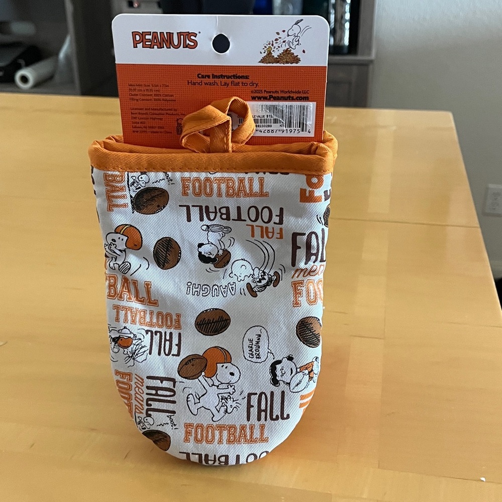 Peanuts Orange and White Silicone Mitts - Picture 2 of 4